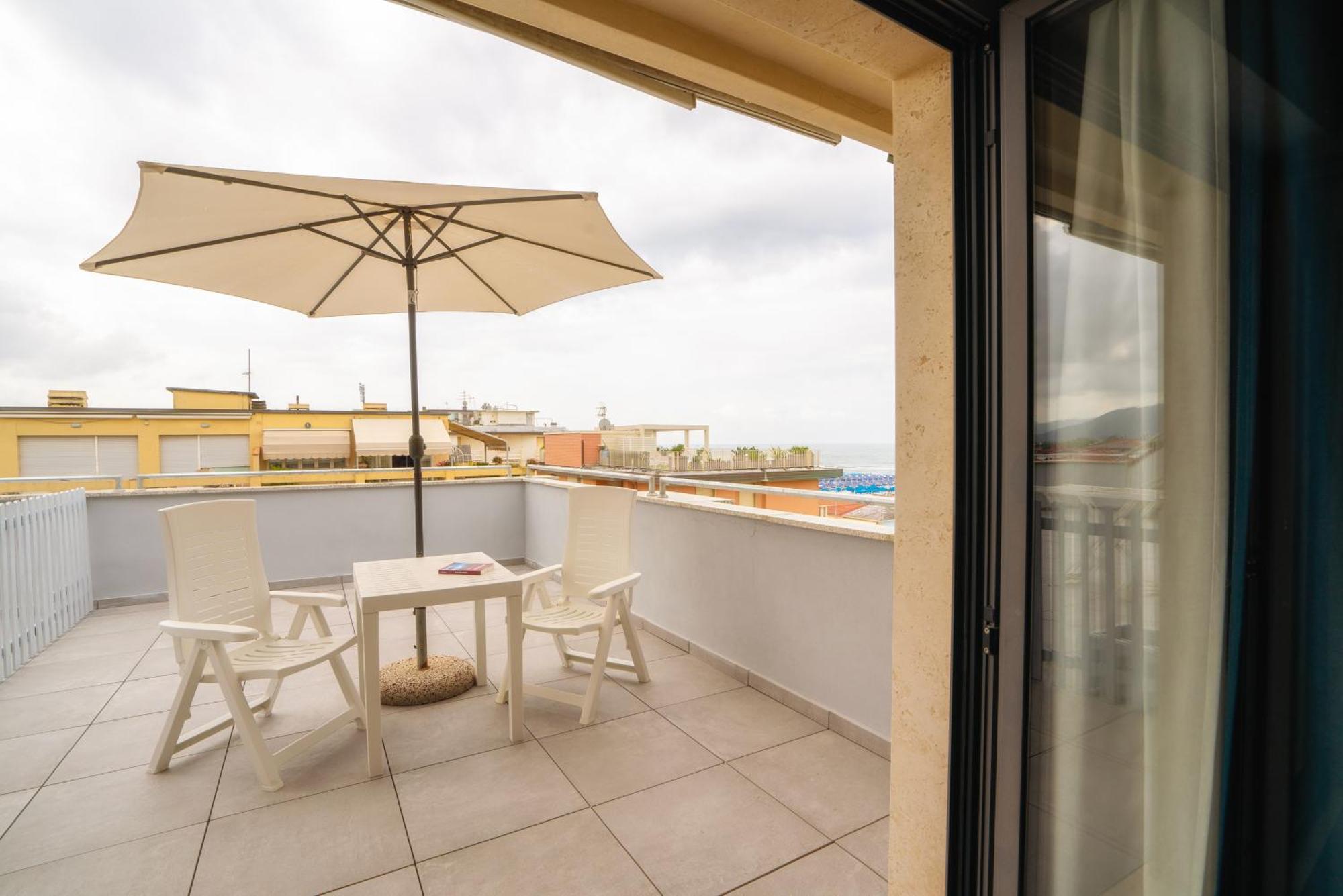Hotel Sirio Lido di Camaiore Exterior photo